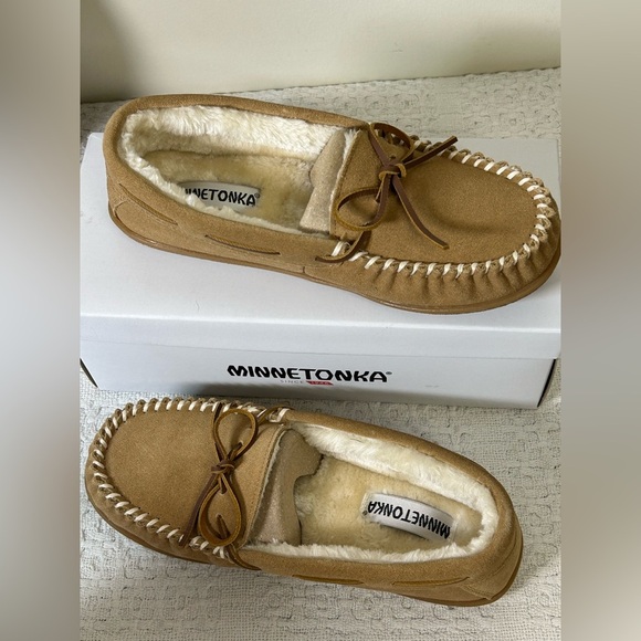 Minnetonka Faux Fur Moccasins with Rubber Camp Sole, Women Size 10 M Cinnamon - Picture 1 of 5